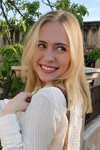 Noell Komar profile