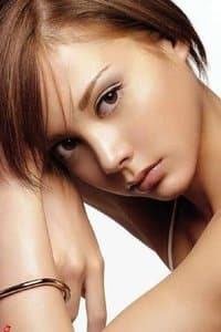 Anna Tsuchiya profile